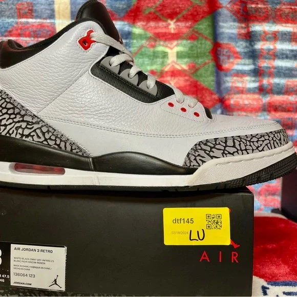 Size 13 nike air Jordan 3 infared 23 136064-123